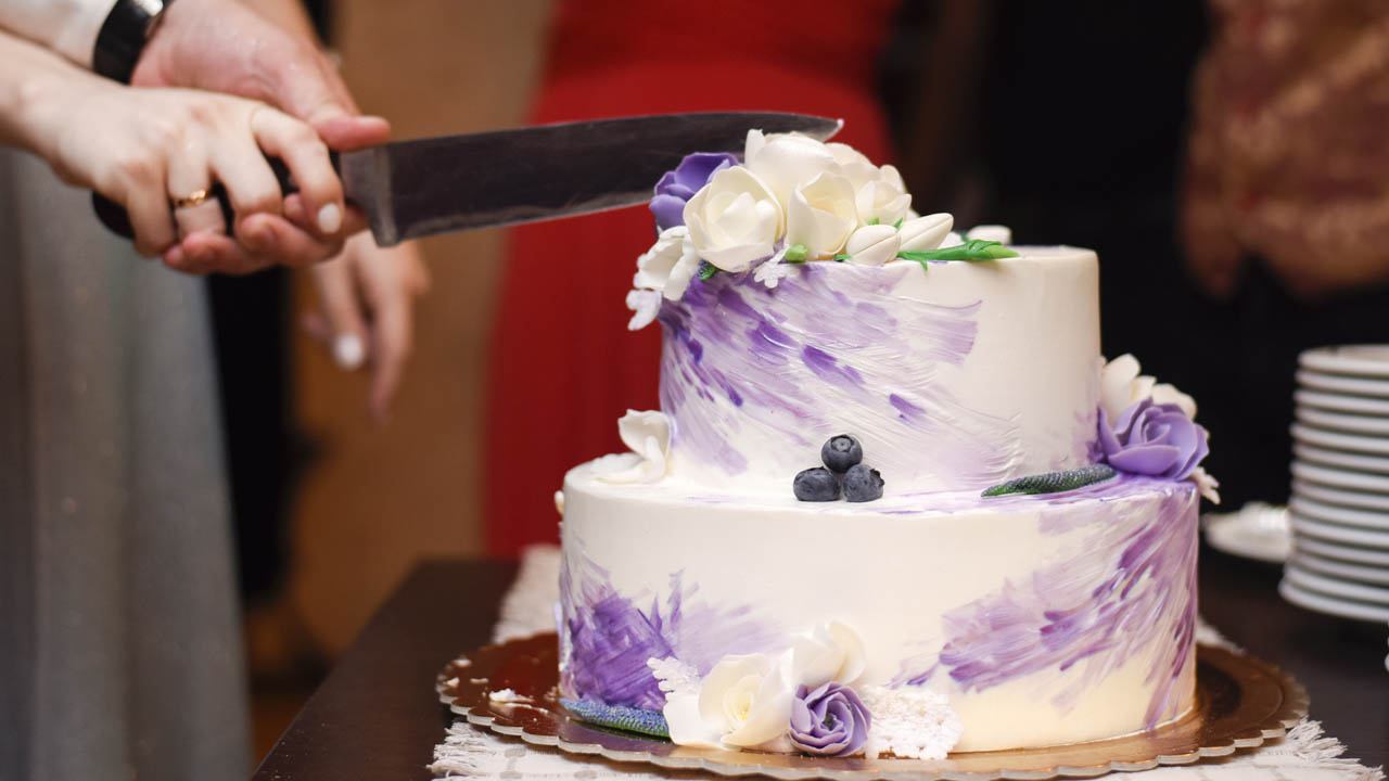 Hay cientos de ideas para crear una tarta de despedida de soltera memorable